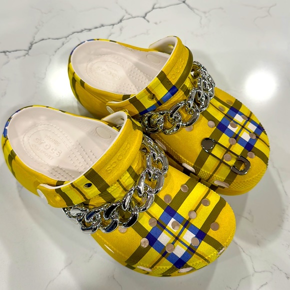 Crocs Special Edition Clueless, the “Cher” - Picture 2 of 8